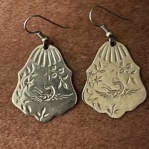 Beautiful Silver tone dangle earrings with wire